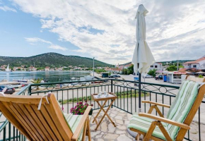 Holiday home Dinko-20m from sea